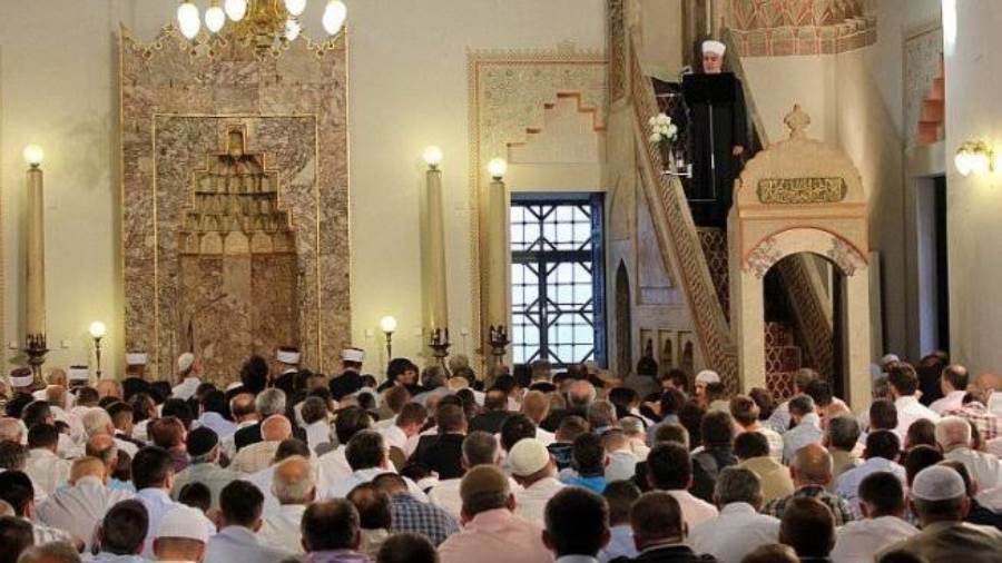 انزلوا الزعامة عن المنبر!