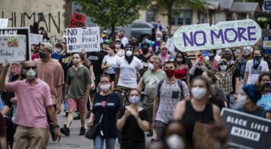60-145602-protesters-clash-minneapolis-police-floyd-death_700x400