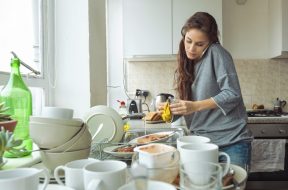 o-WOMAN-IN-MESSY-KITCHEN-facebook (1)
