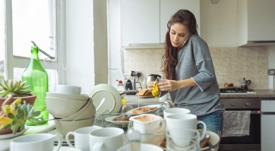 o-WOMAN-IN-MESSY-KITCHEN-facebook (1)