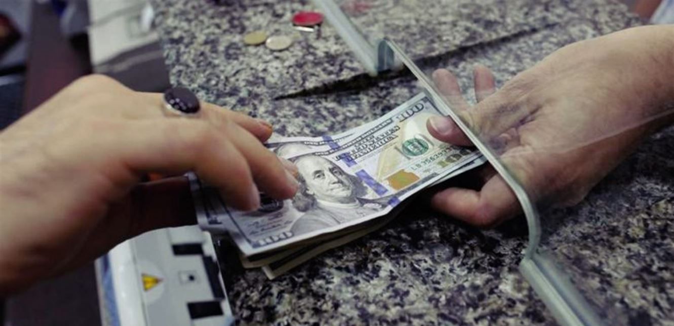 موظفو المصارف: عين وصابتنا .. وآخرتنا بالشوارع!