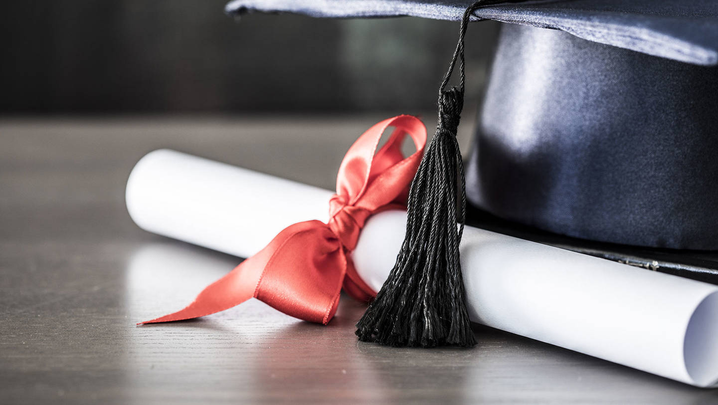 «مقاومة السرطان» محور أطروحته.. لبناني ينال دكتوراه بدرجة جيد جدًا من جامعة مونبلييه
