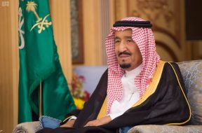 Custodian-of-the-Two-Holy-Mosques-King-Salman-at-the-swearing-in-ceremony-of-the-new-ministers-of-civil-service-and-transport.-SPA