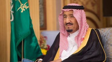 Custodian-of-the-Two-Holy-Mosques-King-Salman-at-the-swearing-in-ceremony-of-the-new-ministers-of-civil-service-and-transport.-SPA