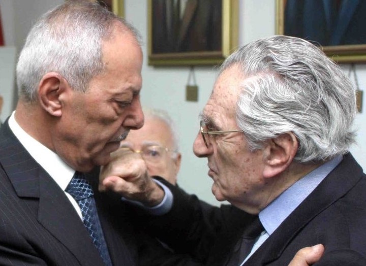 صحافة النجوم في غياب الهياكل!!