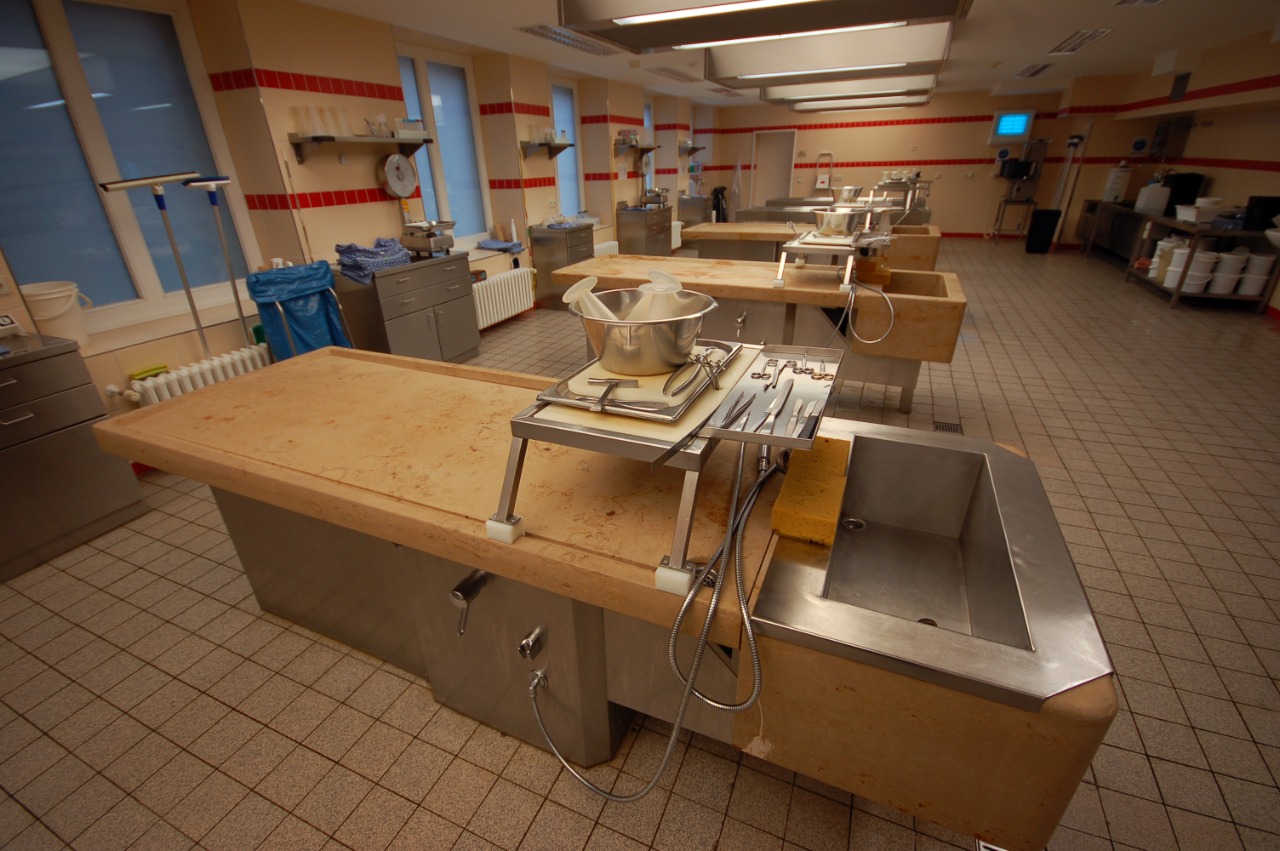 غسيل الأموات.. أحياء في خدمة الموتى