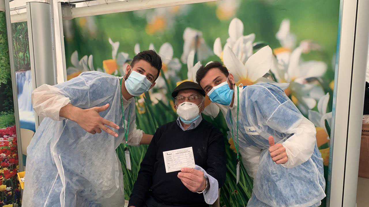 طلاب «جامعة بيروت العربية» يتطوعون في حملة التطعيم الوطنية ضد فيروس كورونا