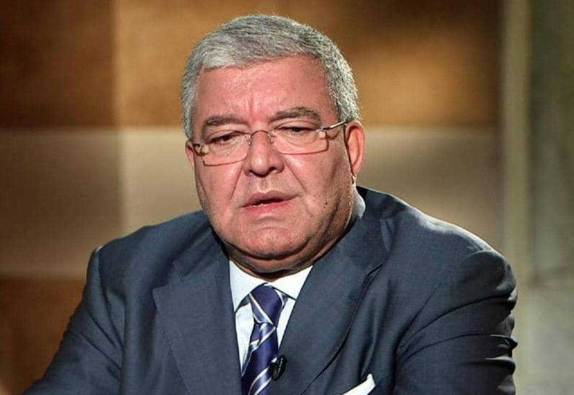 المشنوق: اعتذار الحريري مقابل استقالة عون.. التاريخ يشهد