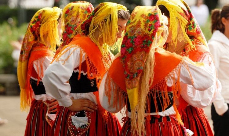 عاهات وتقاليد