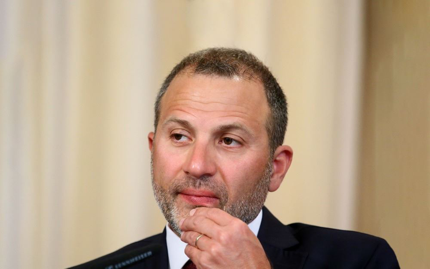 الدولة في حضن “حزب الله”!