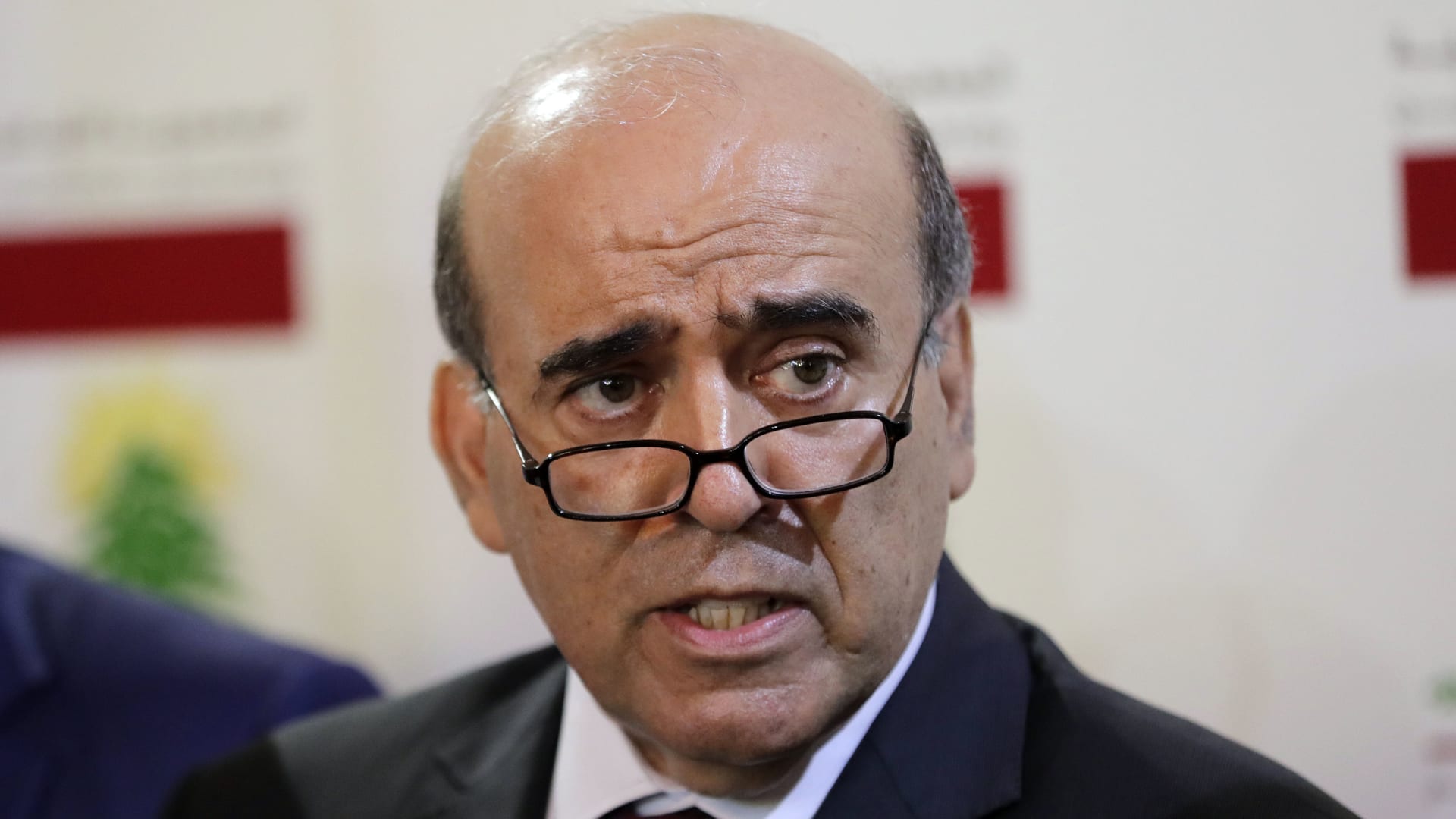أن تكون وزير خارجية عونستان!