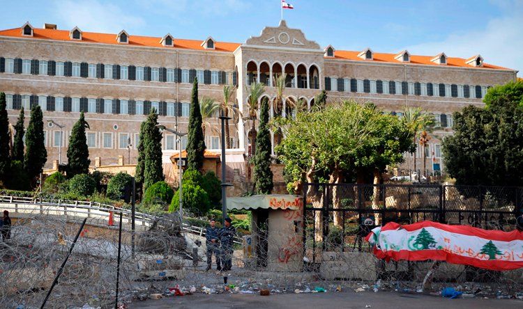 بلومبرغ: الحكومة الجديدة لا توحي بالثقة