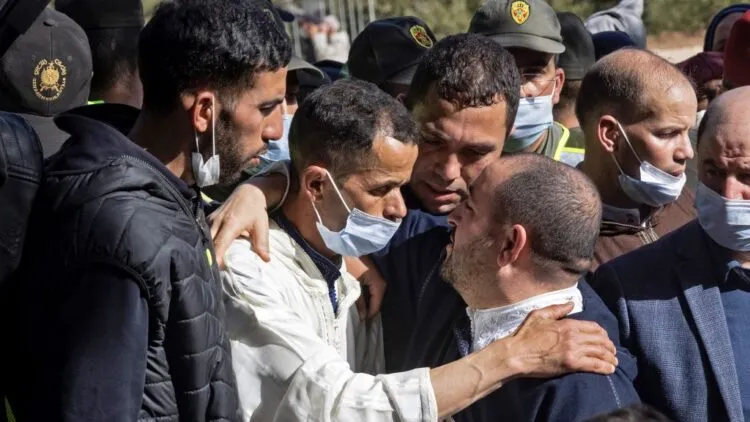 والد ريان يكشف آخر كلمات الطفل داخل البئر.. ووالدته تروي تفاصيل ما قبل سقوطه (فيديو)