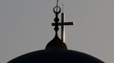 _96736278_cross_crescent_29_0617