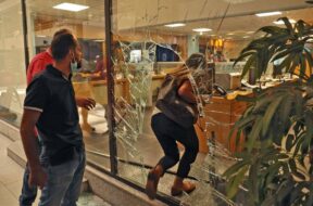 Lebanon-To-get-his-money-back-in-Beirut-the-easy
