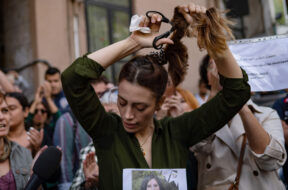 TOPSHOT-TURKEY-IRAN-WOMEN-RIGHTS-DEMO