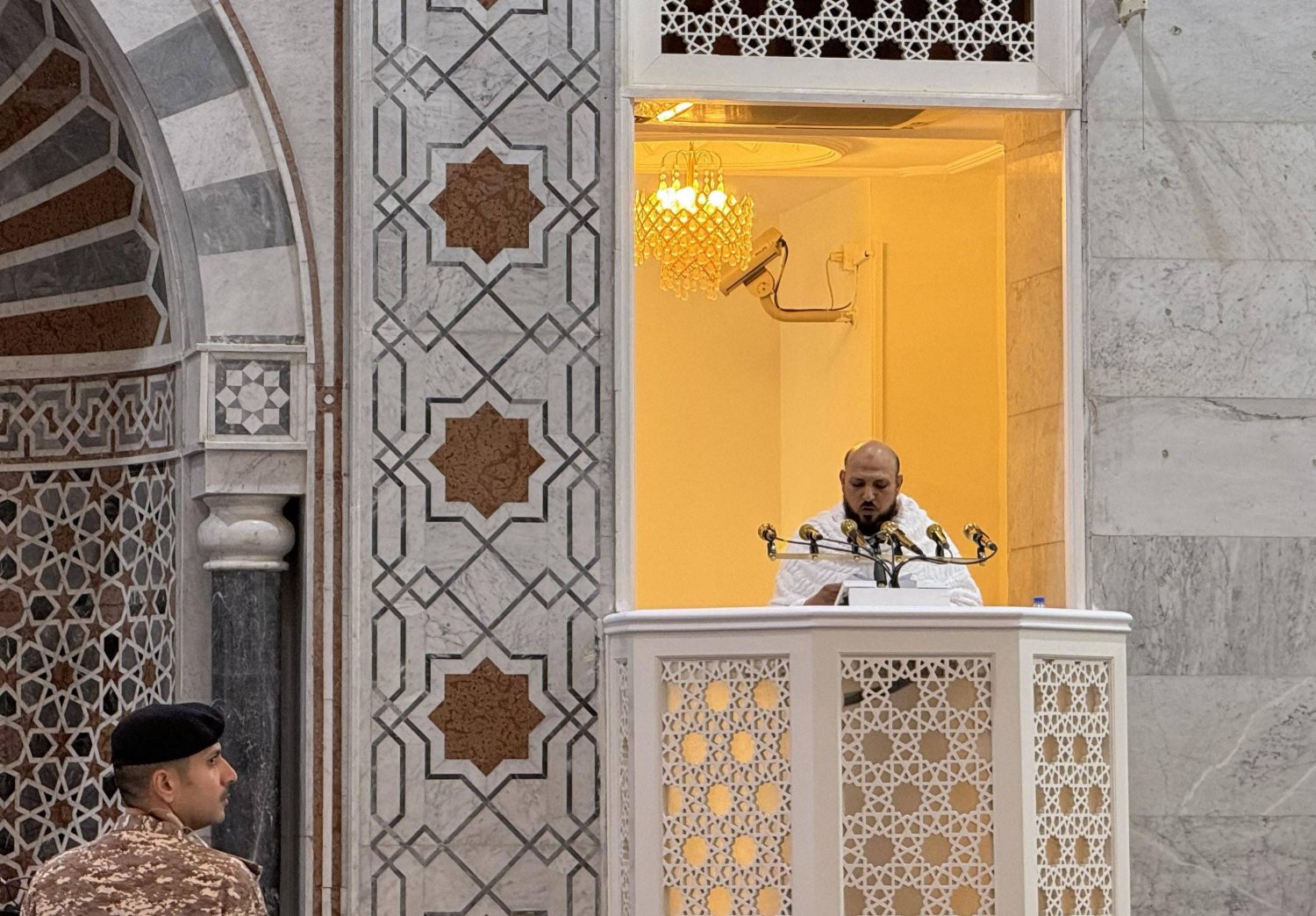 خطيب عرفة: الحج ليس مكاناً للشعارات السياسية ولا التحزبات