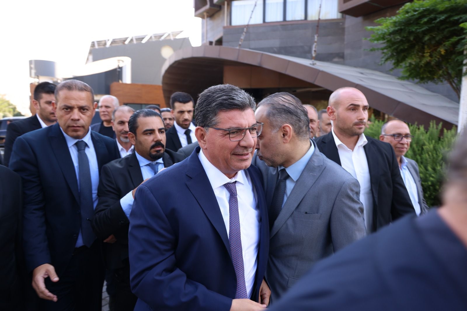 كل الحق ع الطاووق