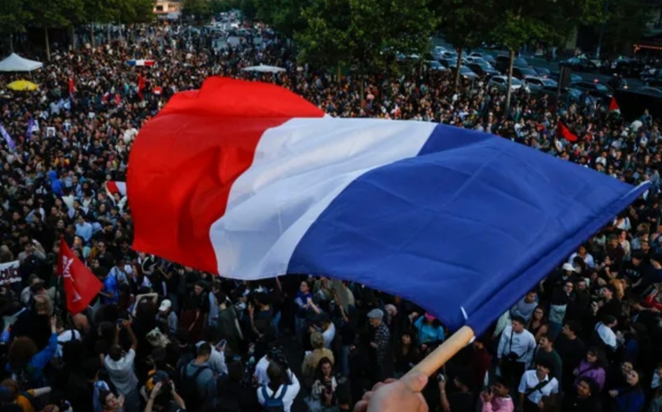 اليسار انقذ فرنسا!