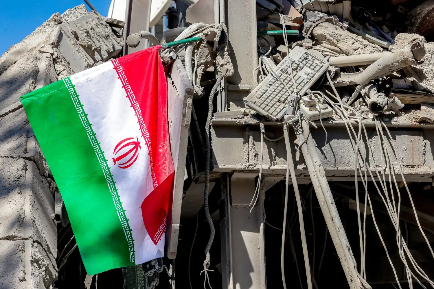 إيران ترهن فتح «هرمز» برفع الحصار والعقوبات